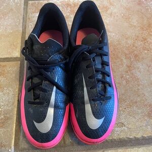 Nike Black and Pink Sports Sneakers